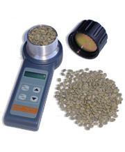 SPECIFICATIONS 
6095-002 
Moisture range: 5% - 45% dependant upon application
Operating Temp. range: 0 - 45 deg. C 
Readout resolution:  0.1% moisture 
Principle of operation:  Capacitance 
Temperature comp:  Automatic 
Size:  21 x 7.5 x 7.5cm 
Weight inc. carry case: 1.5Kg 
Battery:  9v Alkaline 
Accuracy: Better than +/-0.5% mc dependent upon application