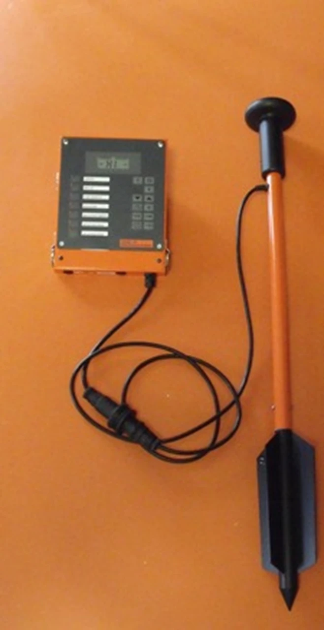 MOISTURE SENSING PROBE USING
CAPACITANCE TECHNOLOGY FOR BULK COMMODITIES
CONTINUOUS OR INSTANT MOISTURE MEASUREMENT

CAPACITANCE TECHNOLOGY FOR BULK COMMODITIES
COFFEE, GRAINS, SEEDS