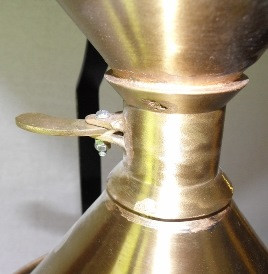MATERIAL FLOWING COMPONENTS ARE MADE BY A SPECIAL PROCESS, 
WHICH GIVES THE UNIT A SMOOTH FINISH WITHOUT JOINTS OR WELDING