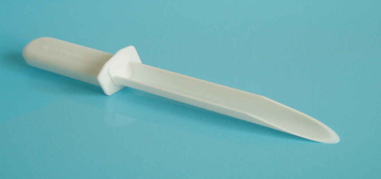 STOCK NO 675 8095A150     Disposable Powder Spatula – 150 mm  QTY 100
High Impact Polystyrene (HIPS) – rigid, white
•Conforms to FDA CFR 177.1640
•Conforms to EU Regulation 10/2011
•Conforms to EC Regulation 1935/2004
  Blade Length 145 mm Width 18 mm 
  Weight 20 gm
  Packed in Class 100 cleanroom 
  Individually bagged (Heat sealed PE)
  BSE / TSE FREE