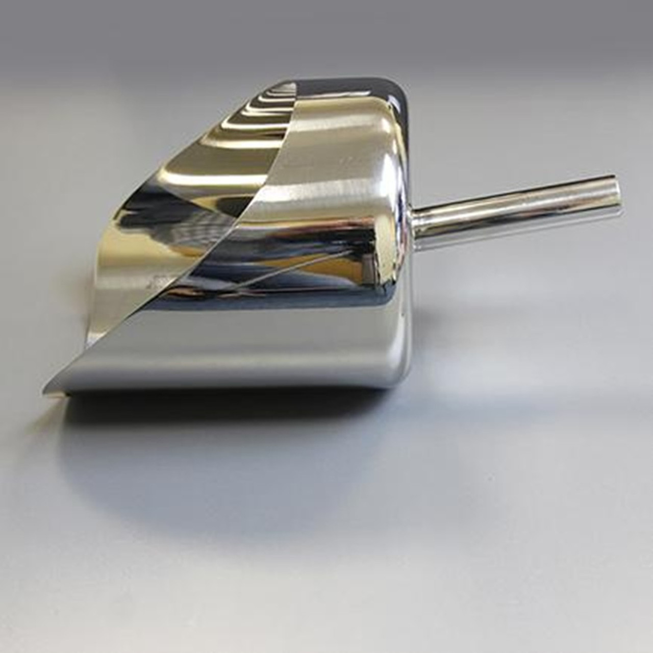 Description PharmaScoop 5000ml
Nominal Volume: 5000ml
Material of Construction: 316L stainless steel
Method of Construction: Crevice free, all welds ground and polished
Surface Finish: Better than 0.5 microns Ra
Overall Length: 355mm
Body Length: 225mm
Body Diameter: 220mm
Nominal Weight: 1165g
Total Surface Area: 2.55x105 mm2 (approx.)
BSE/TSE statement: All polishing compounds used in the manufacture of this product are of vegetable origin
Recommended Storage Conditions: Dry and ambient temperature