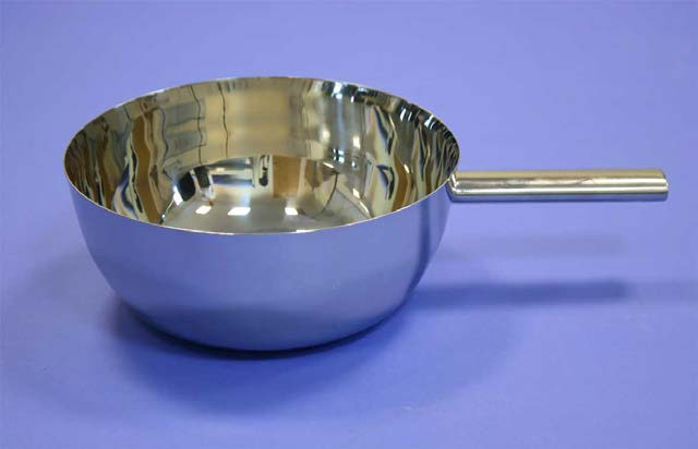 Description Stainless Steel Bailer 4L
Materials of Construction: 316L stainless steel
Nominal Volume: 4 Litres
Method of Construction: Welds ground and polished
Surface Finish: Better than 0.5 microns Ra
Handle Length: 145mm
Max. Bowl Diameter: 270mm
Bowl Height: 115mm
Nominal Weight: 1010g
Graduation Marks: None
BSE/TSE statement: All polishing compounds used in the manufacture of this product are
of vegetable origin.
Recommended Storage Conditions: Dry and ambient temperature