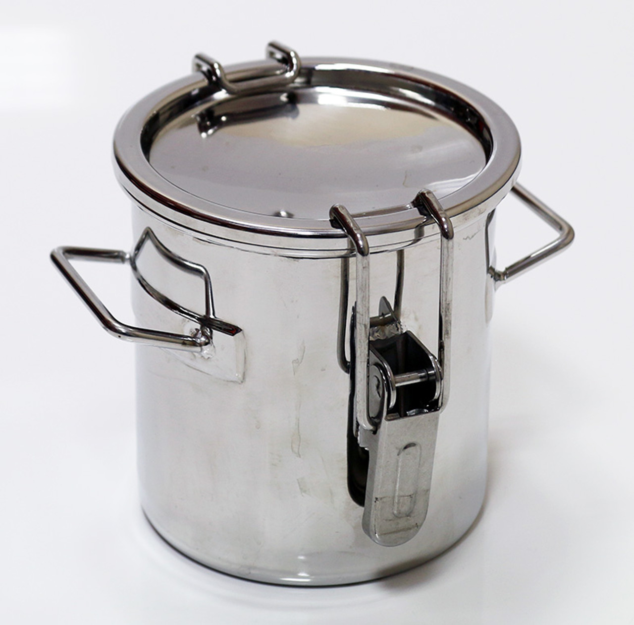Open top pharmaceutical grade drums with lids
316L stainless steel body and lid. 
Supplied with lid, clamp and O ring
O ring is FDA and USP class VI compliant
Hygienic design
Supplied with side handles
Fully welded GMP correct construction