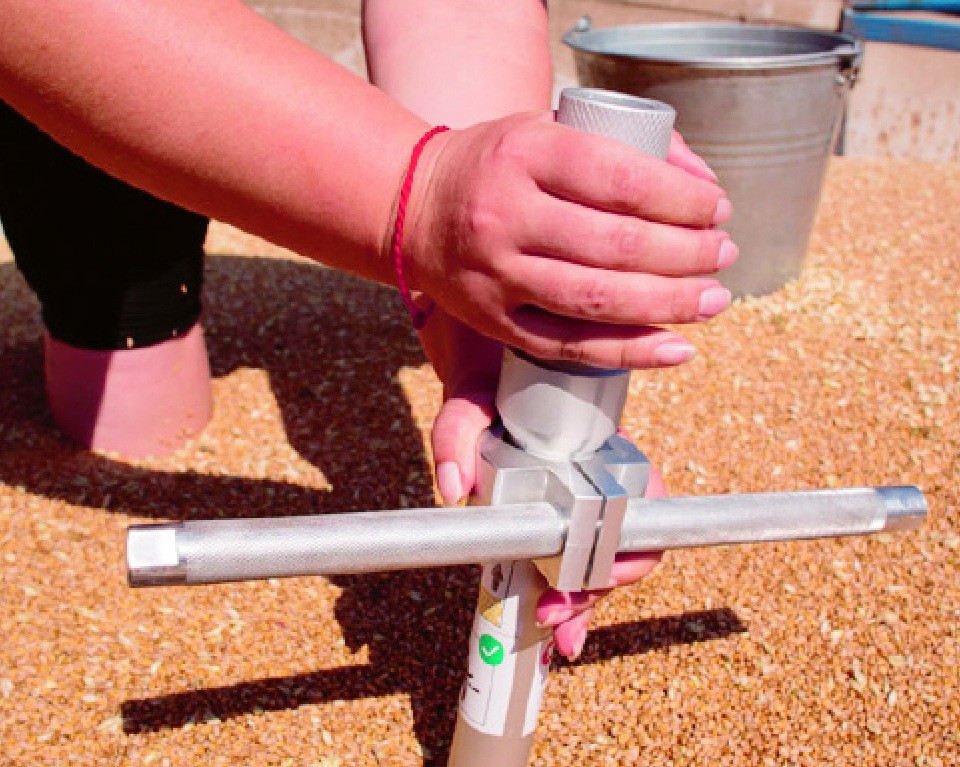 Includes Heavy Duty Handle for 35mm Diameter Grain Spear