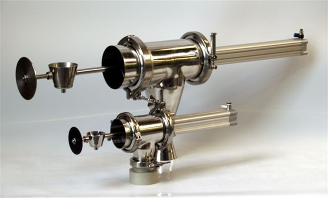 The SmartGlide is specially developed for sampling dusts, powders and granulates in
downpipes. The sampler is used for free flowing solids with particle sizes between 1
nm and 10 mm.
The product is characterized by its' uncomplicated installation and reliable
functionality. The samples are representative and reproducible. In the
pneumatic version and with appropriate control, time-, volume- or event-proportional
sampling can be realized.