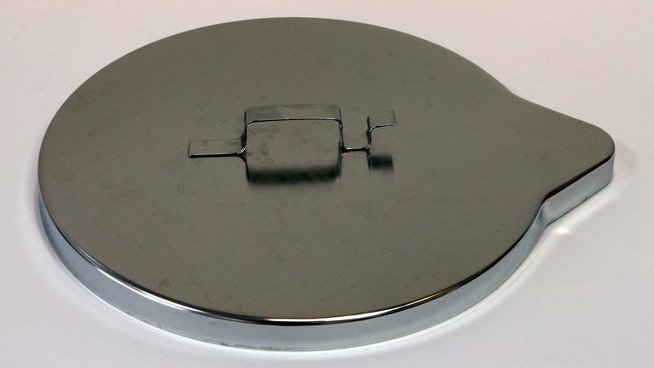 Our heavy duty buckets are available in 15 and 20 liter sizes come with a handy pouring spout.
This makes emptying fast and simple.
The buckets are manufactured from 316L stainless steel.
They are designed for heavy duty use in pharmaceutical, chemical and food companies.
All the welds internally are ground and polished and the stainless steel is finished to a mirror polish
making them easy to clean in line with GMP guidelines.
The buckets are fitted with pouring spouts.
They come as standard with a robust swing handle.
An optional lid is available that covers the bucket and spout.