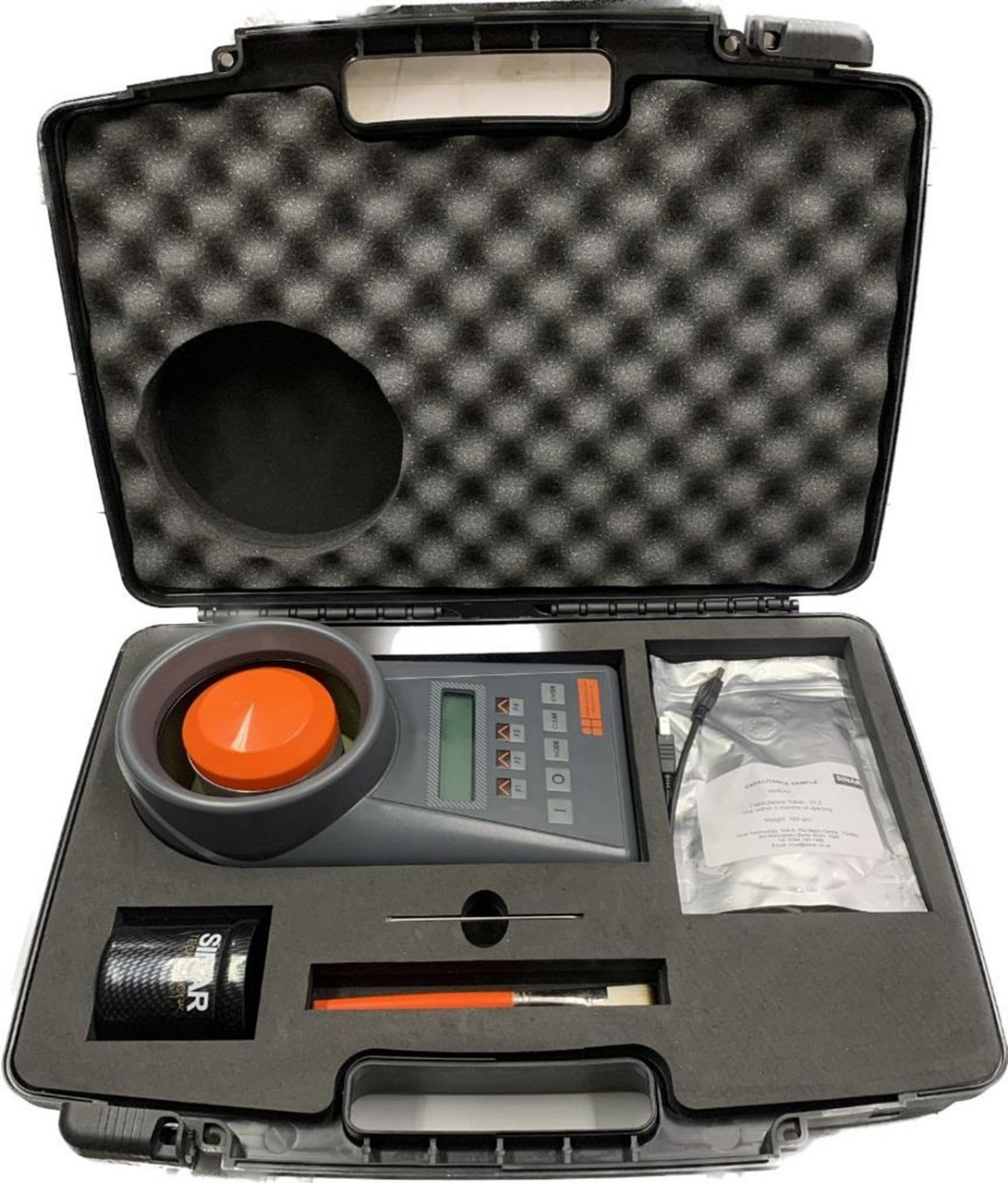 Accuracy:
±0.5%. Typically, 0.3 STD for %H2O (dependent on application).
Repeatability:
0.04-0.15 STD for H2O (dependent on application).
Screen Resolution:
0.1 for H2O, Bulk density and Temperature
Measurement Range:3-30% H2O (dependent on application).
Commodity Calibrations
25
Units of Bulk Density:g/l, kg/hl, lb/bu, lb/cf Customer configurable.
Temperature:°C or °F Customer configurable.
Processor:MSP430 Ultra Low Power 16-bit Micro controller
Output BLE TX Device:BLE653 V5.1 2MBPS. TX wavelength 2.4 - 2.48 GHz
BLE Range:10 Meters line of sight.
BLE Output Data:%H2O, Bulk Density, Temperature
BLE Receiver:Sinar Technology App. See QR code.
Operating Environment:0 to 40°C
Storage Environment:-10 to 70°C none condensing
Instrument Dimensions:(H)11.5cm x (W)16cm x (D)28cm
Instrument Weight:1.3Kg including batteries
Instrument Power Supply:
4 Alkaline Type “C” Size 1.5V Batteries
Battery Life:
Estimated battery life: 50,000 readings dependent on battery quality and ambient temperature.
Sample Cell - Fixed:
290ml Volume or 50-240g
Cell Construction:Aluminum Alloy Polyester Powder Coated.
Case Material: Flame retardant acrylonitrile butadiene styrene (ABS)
Weight Balance:Measures and corrects for weight between 100-240 grams
Temperature Correction:Thermistor sensor. Correction is software programmable.
Instrument USB connector:USB TYPE B