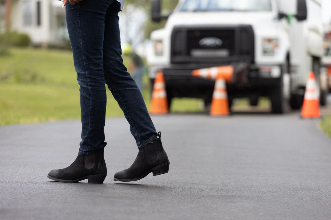 The Safety-Crafted Chelsea Work Boot - FR40501F - Frye Supply display picture 3