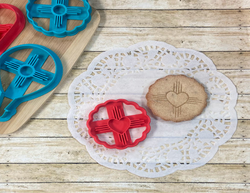 Scalloped Cookie Cutter w/Heart Zia