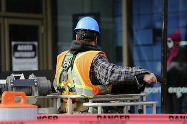 7 Reasons to Wear a High-Visibility Safety Vest