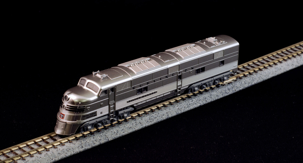 Kato N 106-090 Chicago Burlington and Quincy CB&Q EMD E5 Diesel Locomotive  DCC Ready and 5 Passenger Cars 'Silver Streak Zephyr' - 6 Unit Set