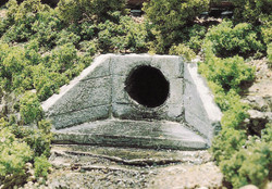 Woodland Scenics HO C1262 Culverts Concrete - 2 Pieces