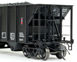 Tangent Scale Models HO 32016-14 Bethlehem Steel 3350CuFt Quad Coal Hopper Louisville & Nashville 'Delivery White Slant 1976' LN #197418
