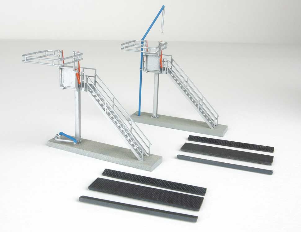 Walthers Cornerstone HO 933-4037 Four Modern Loading Racks - Kit