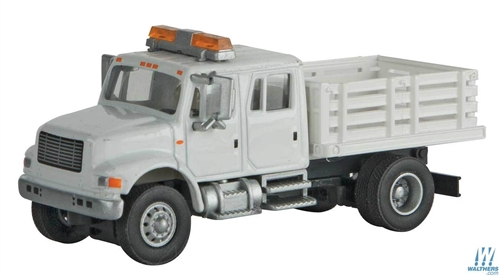 Walthers SceneMaster HO 949-11895 International 4900 Crew Cab Open Stake Bed Utility Truck White Cab White Bed