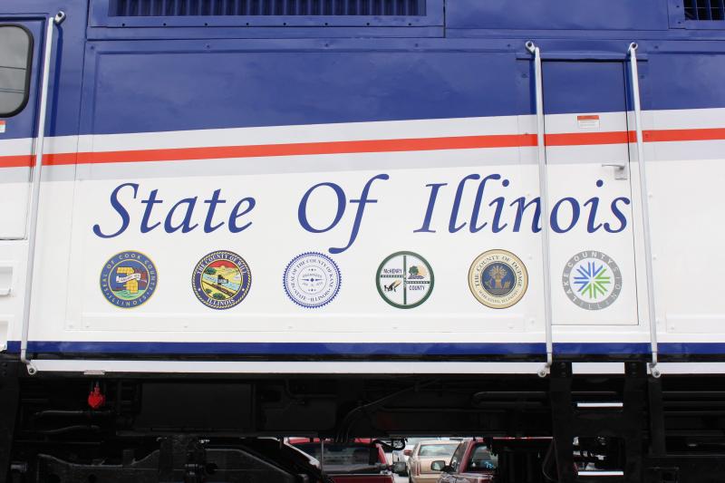 Kato N 106-8701-KB3-LS-DMW Chicago METRA 'State of Illinois' MP36PH with DCC/ESU LokSound V5 and 3 Car Lighted Nippon Sharyo Bi-Level Collector's Set
