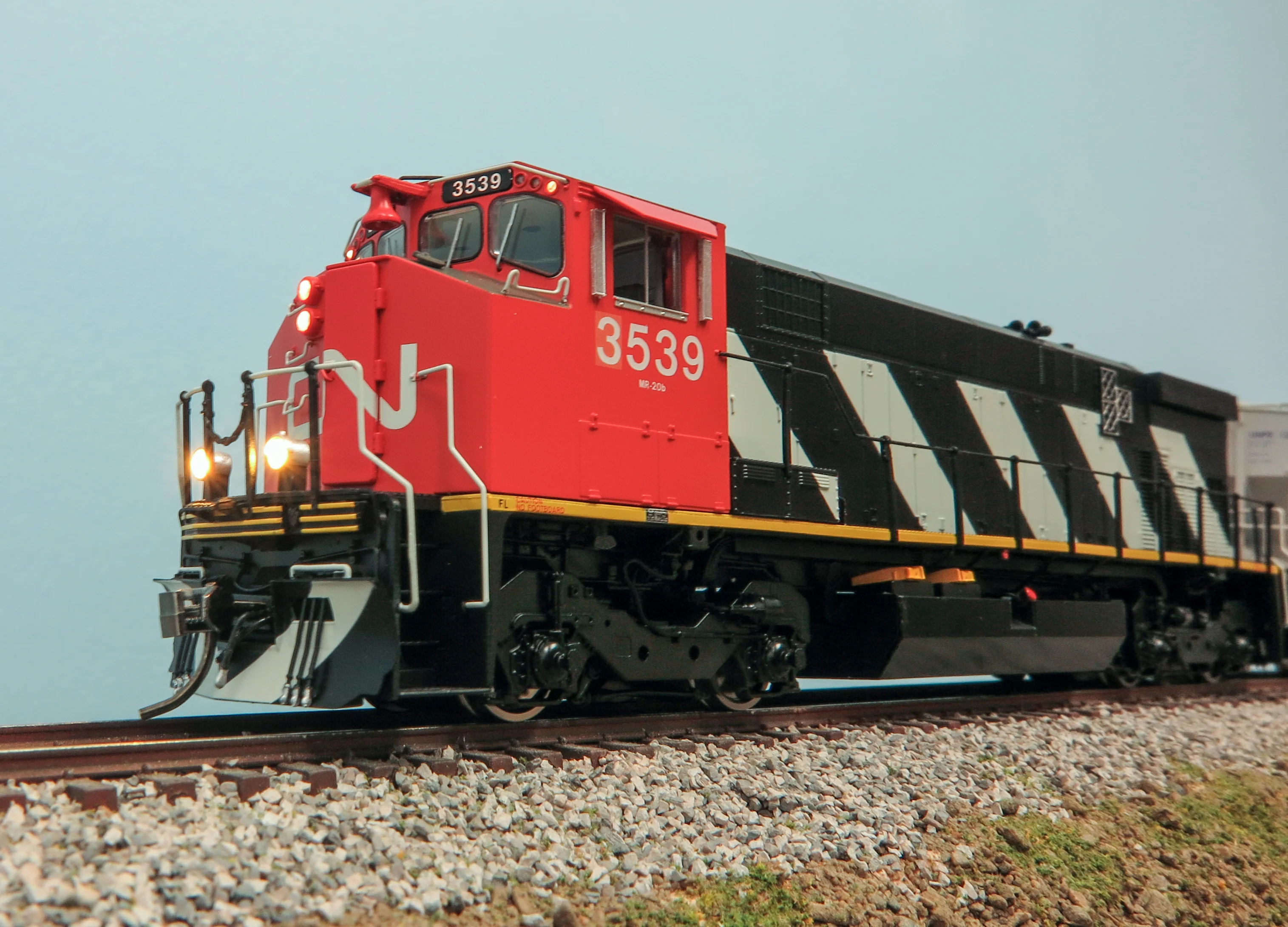 Rapido Trains Inc HO 33013 DCC Ready MLW M420 Locomotive Canadian National MR-20b 'Stripes Scheme' CN #3542