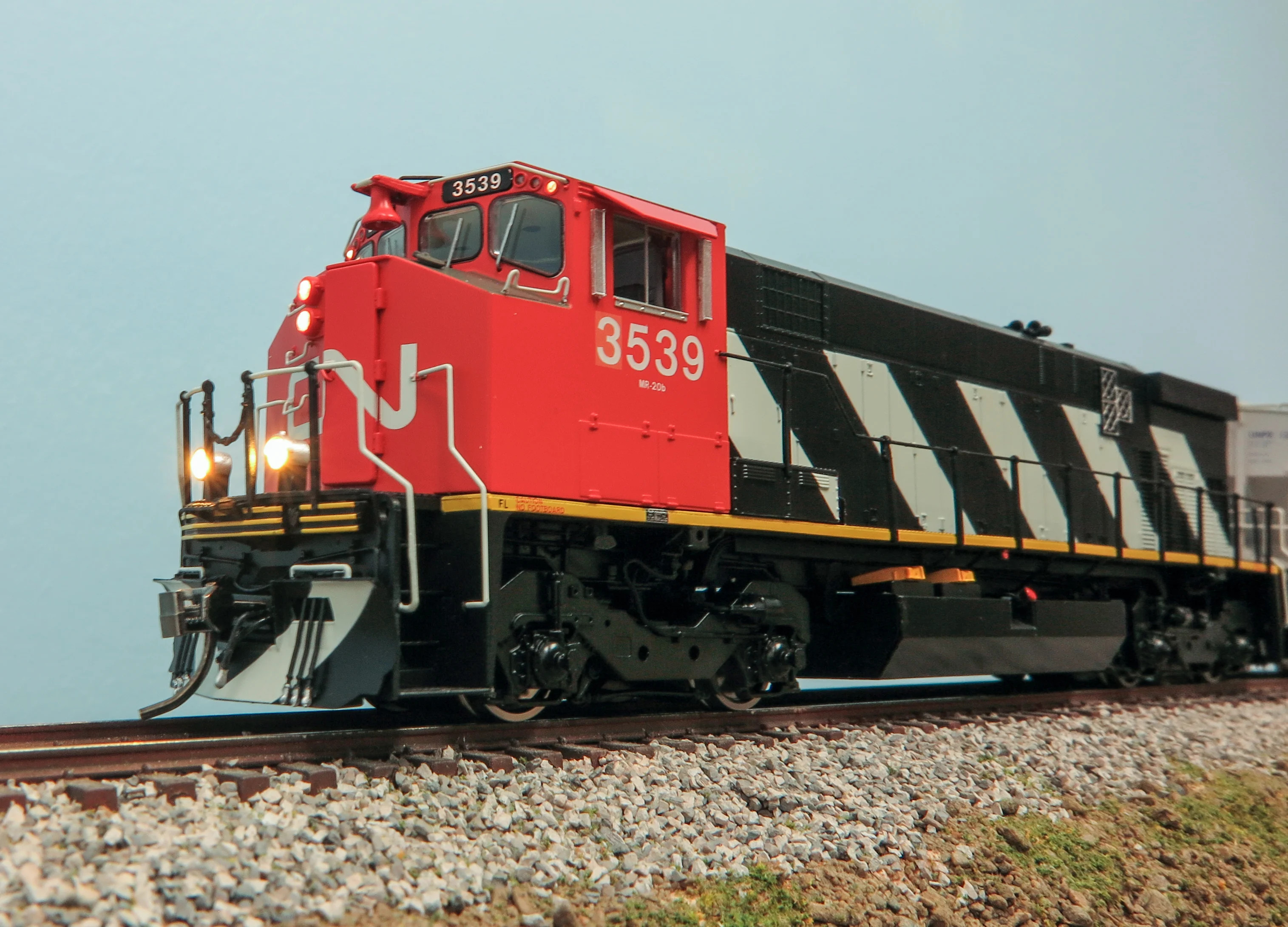 Rapido Trains Inc HO 33014 DCC Ready MLW M420 Locomotive Canadian National MR-20b 'Stripes Scheme' CN #3545 