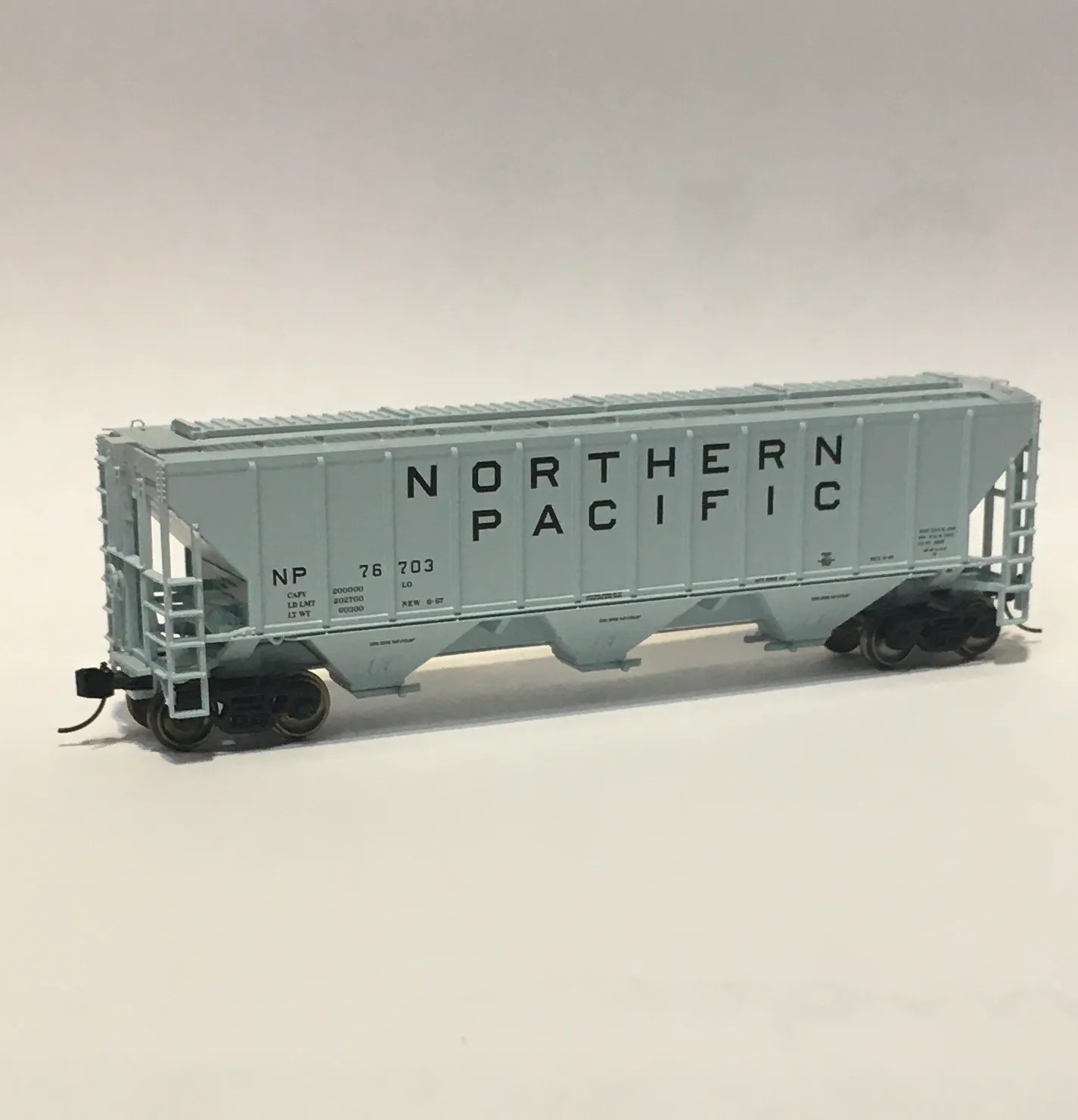 Trainworx N 24433-05 Pullman-Standard PS2-CD 4427 High-Side Covered Hopper Northern Pacific NP #76917