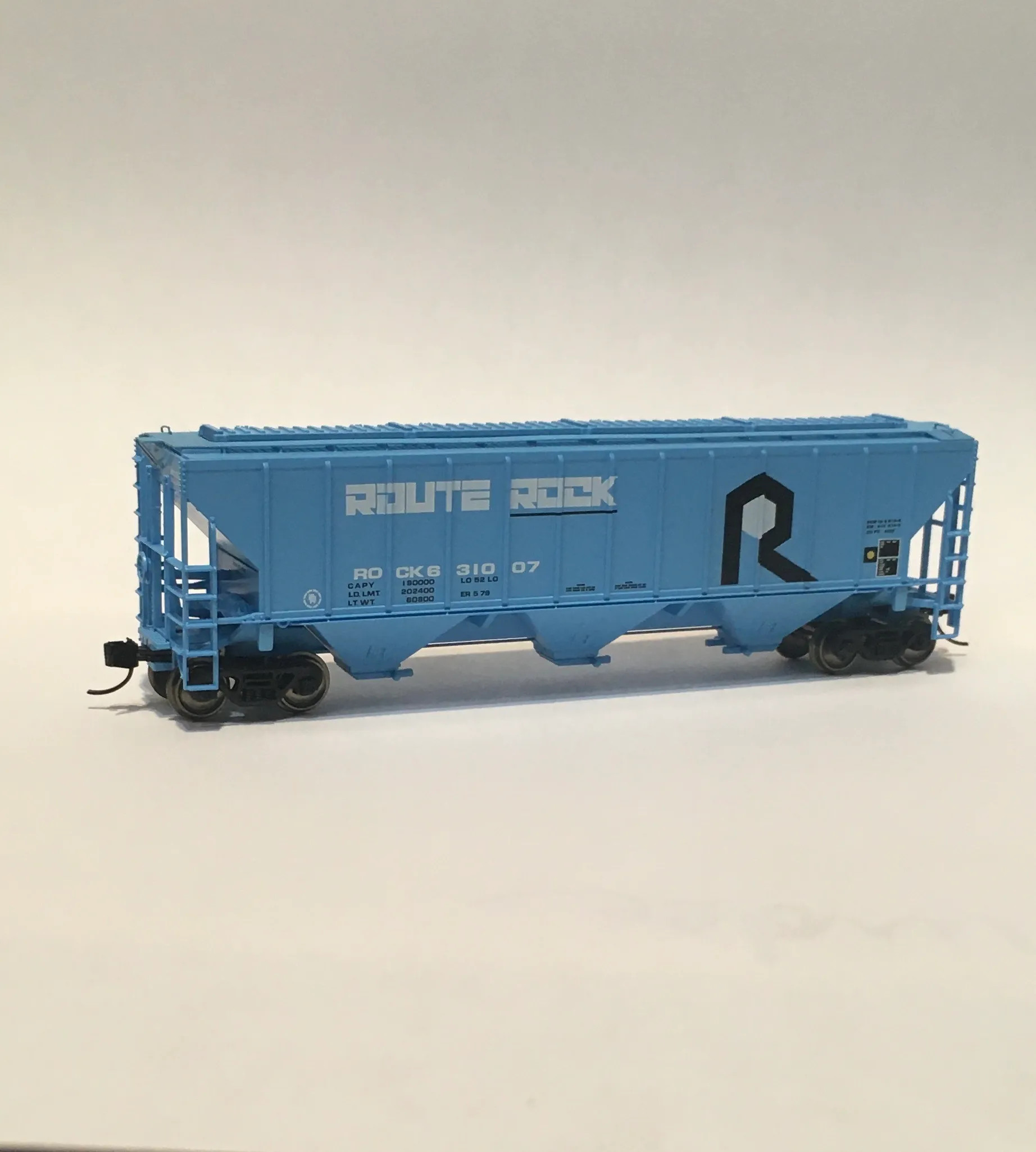Trainworx N 24443-16 Pullman-Standard PS2-CD 4427 High-Side Covered Hopper THE ROCK ROCK #631007