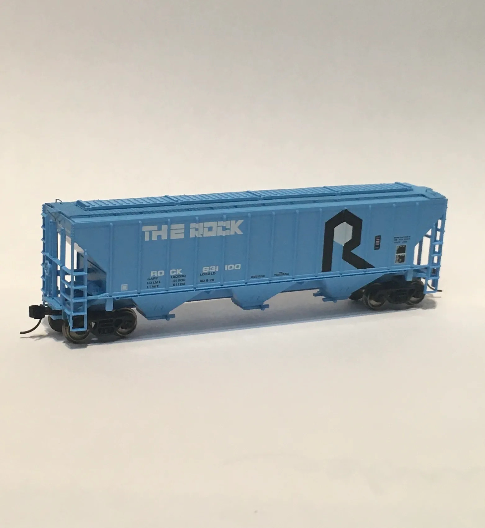 Trainworx N 24443-18 Pullman-Standard PS2-CD 4427 High-Side Covered Hopper THE ROCK ROCK #631100