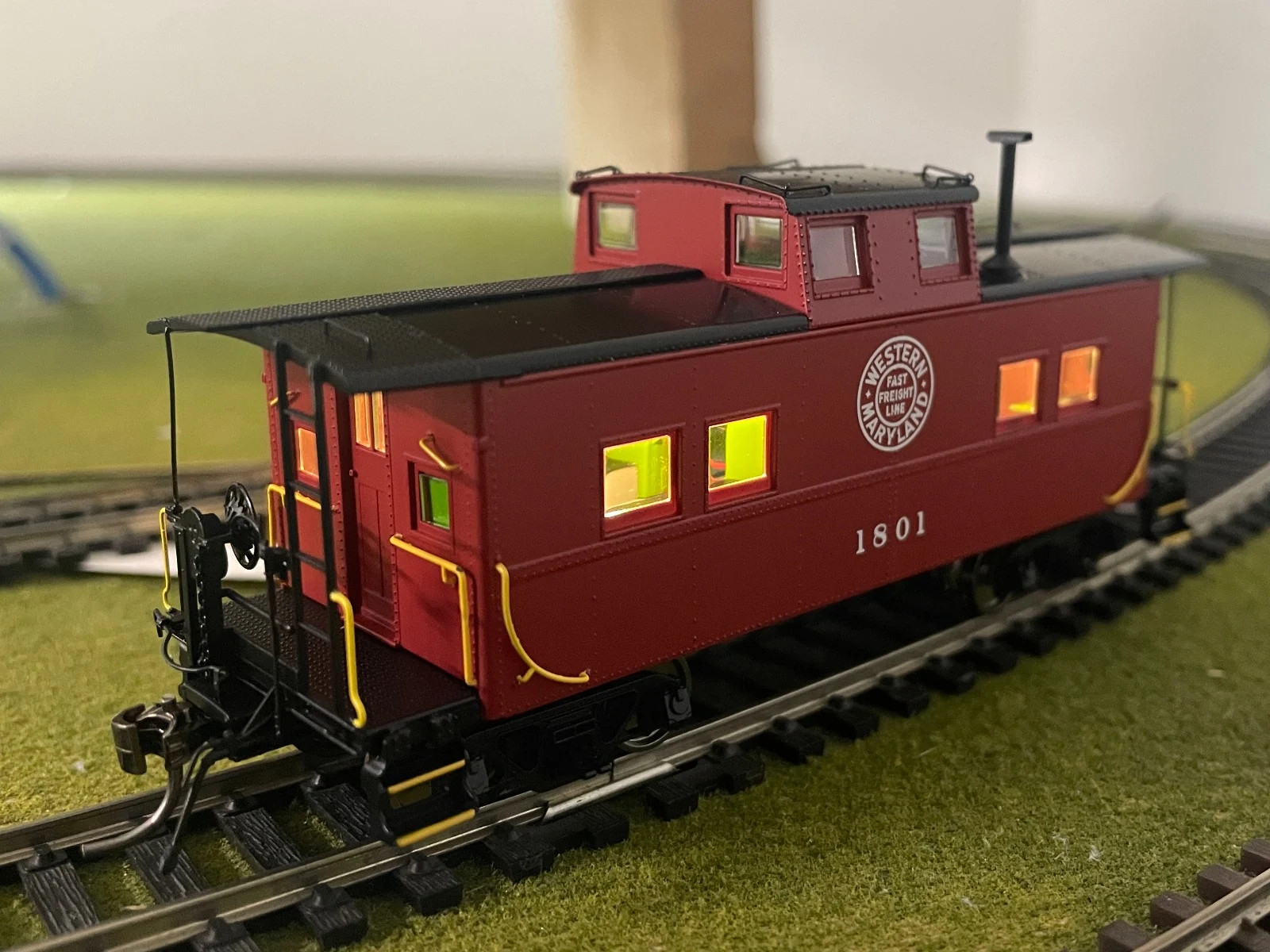 Rapido Trains Inc HO 144007 Northeastern-style Steel Caboose Lehigh & New England 'Red Scheme' LNE #580