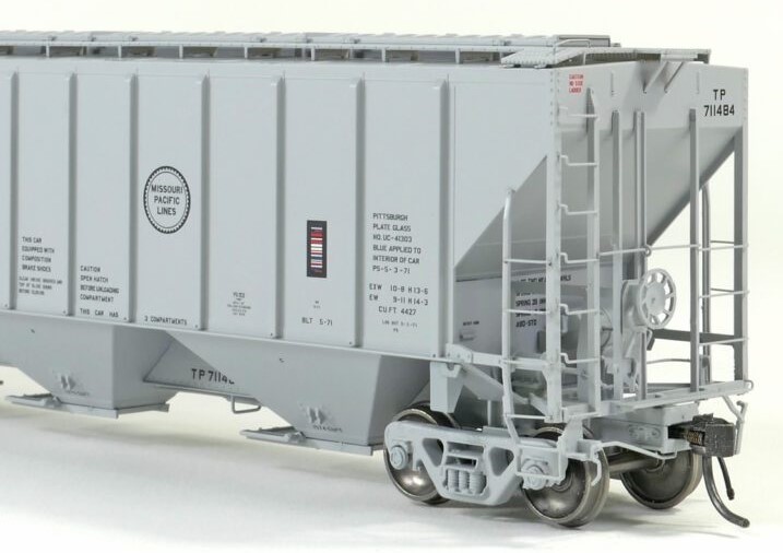 Tangent Scale Models HO 21038-01 Pullman-Standard PS-2 4427 High Side Covered Hopper Texas and Pacific 'Delivery Gray 5-1971' TP #711484