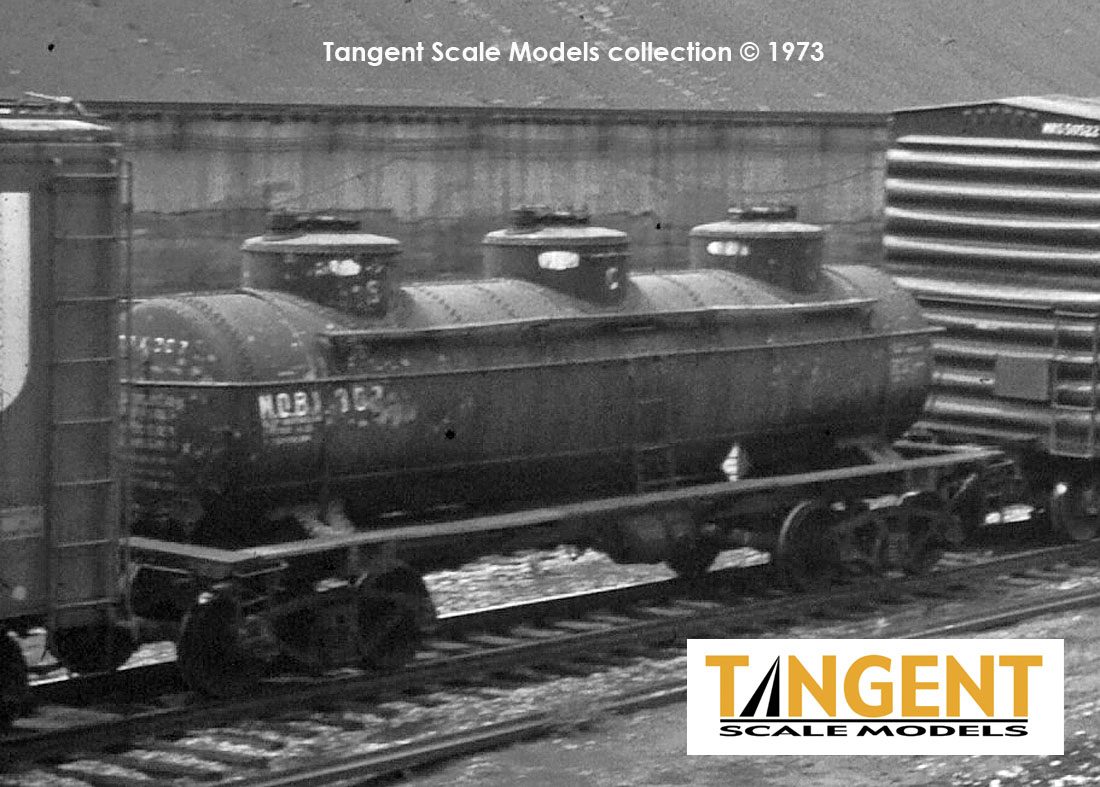 Tangent Scale Models HO 11527-01 General American 1928-Design 6000 Gallon 3-Compartment Tank Car 'Mobil Oil Company Black Lease 1960+' MOBX #302