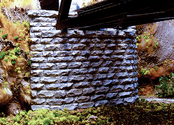 Chooch Enterprises N 9860 Single-Track Cut Stone Tapered Bridge Abutment 2-Pack
