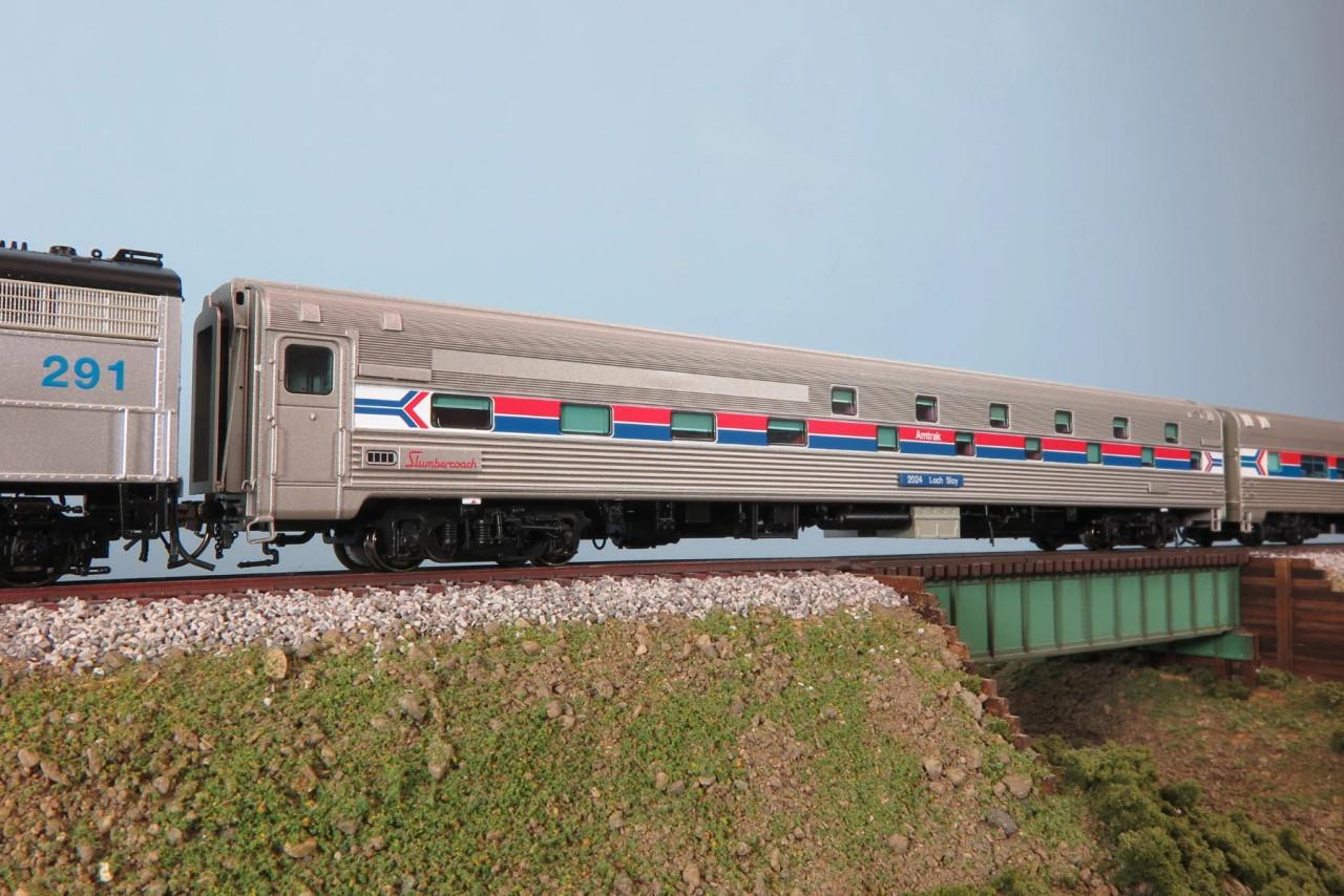 Rapido Trains Inc HO 141008 Budd Slumbercoach Amtrak 'Phase
