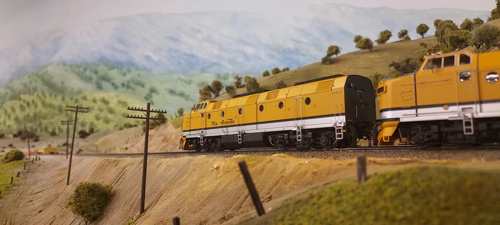 PIKO HO 97456 DCC Ready Krauss-Maffei ML4000 Diesel Locomotive Rio Grande D&RGW #4003