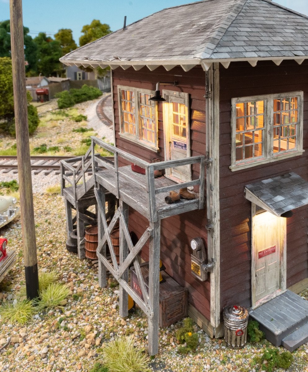 Woodland Scenics HO BR5074 Built & Ready Interlocking Tower - Assembled