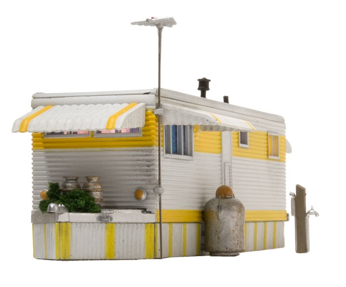 Woodland Scenics N BR4952 Built-&-Ready Landmark Structure Sunny Days Trailer w/lights Assembled