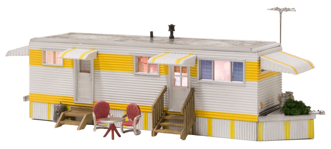 Woodland Scenics N BR4952 Built-&-Ready Landmark Structure Sunny Days Trailer w/lights Assembled
