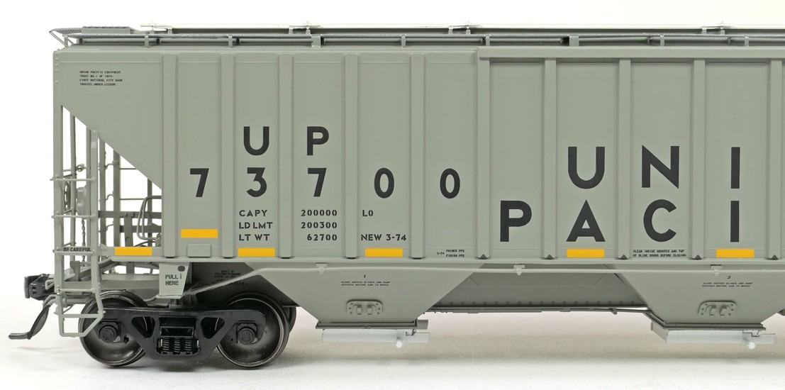 Tangent Scale Models HO 36374-01 PS4750 Covered Hopper Union Pacific 'CH-100-28 With Conspicuity' UP #73700