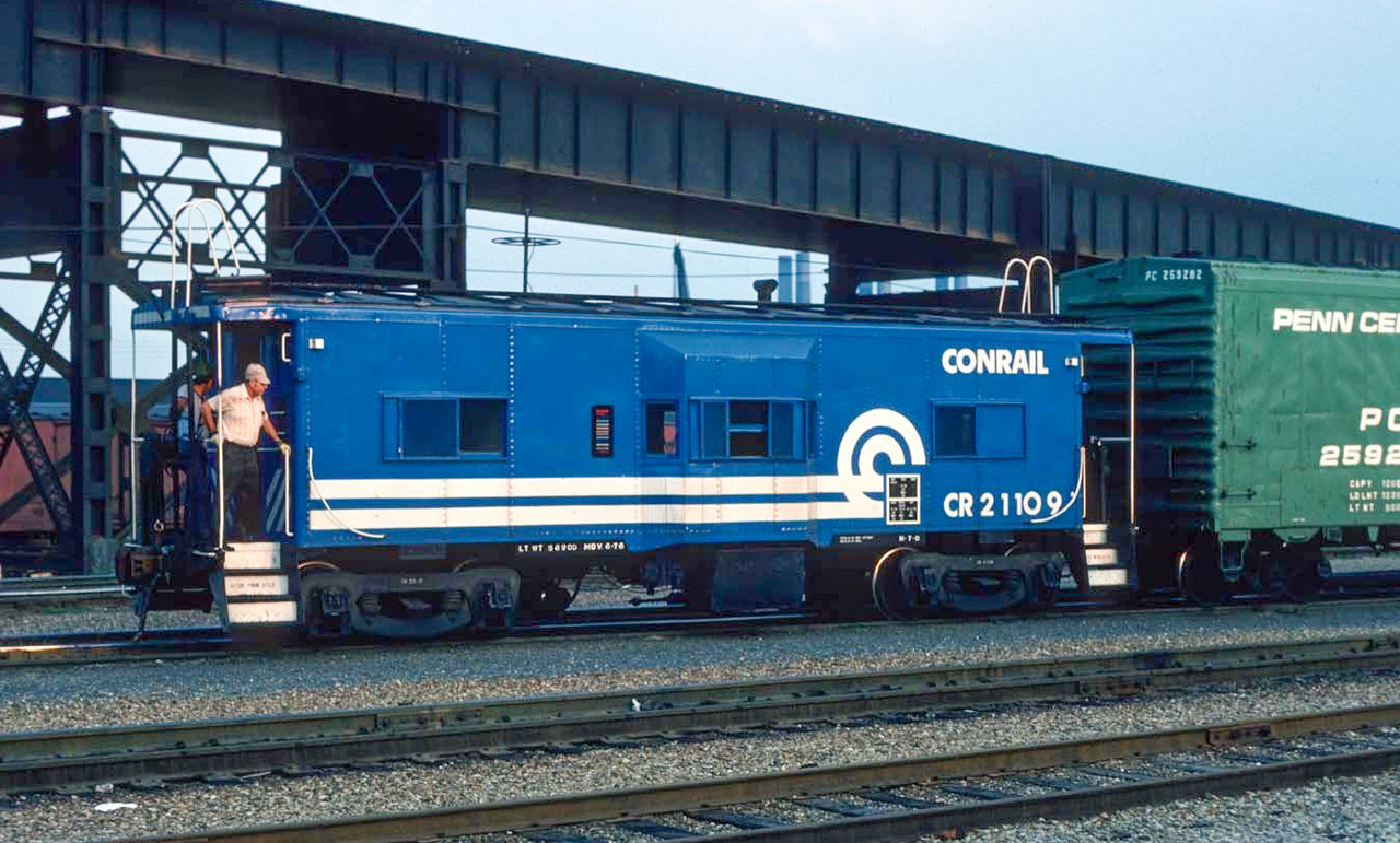 Tangent Scale Models HO 60713-03 Erie ICC Bay Window Caboose Conrail N7D 'Blue Repaint 6-1976' CR #21110