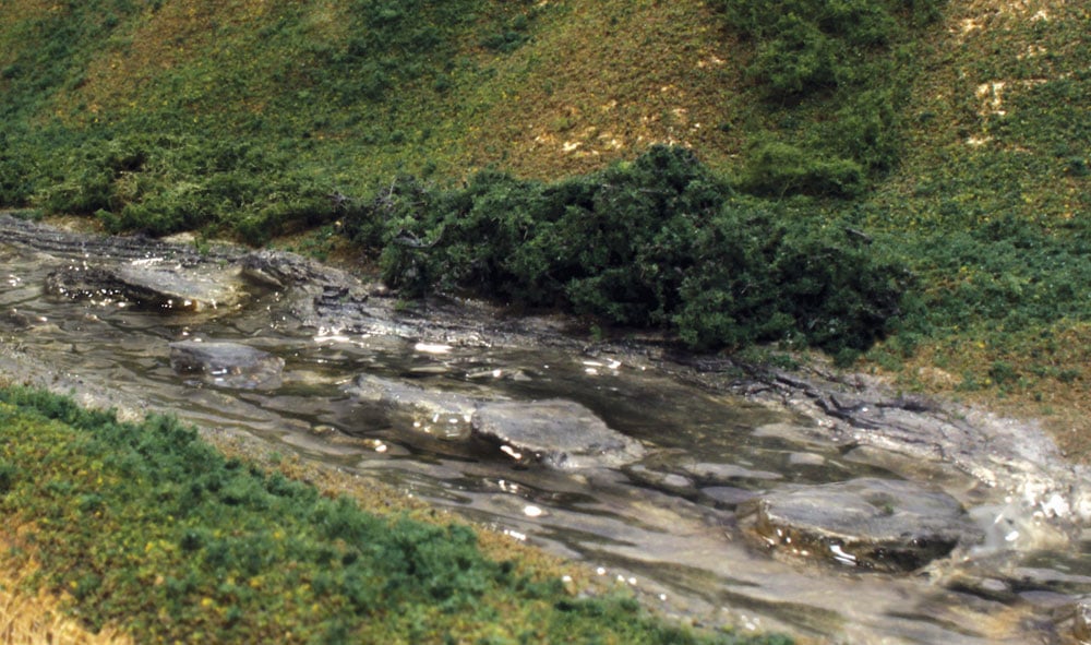 Woodland Scenics C1246 Rock Mold - Creek Bed Rocks