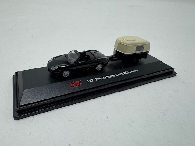 Malibu Internation Ltd HO Porsche Boxster Cabrio with Caravan Trailer - Black