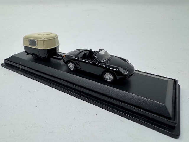 Malibu Internation Ltd HO Porsche Boxster Cabrio with Caravan Trailer - Black