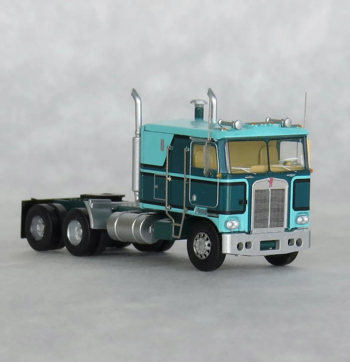 Trainworx N 41054 Kenworth K100 Tractor w/VIT Flat-Top Sleeper Cab Potomac Green and Green