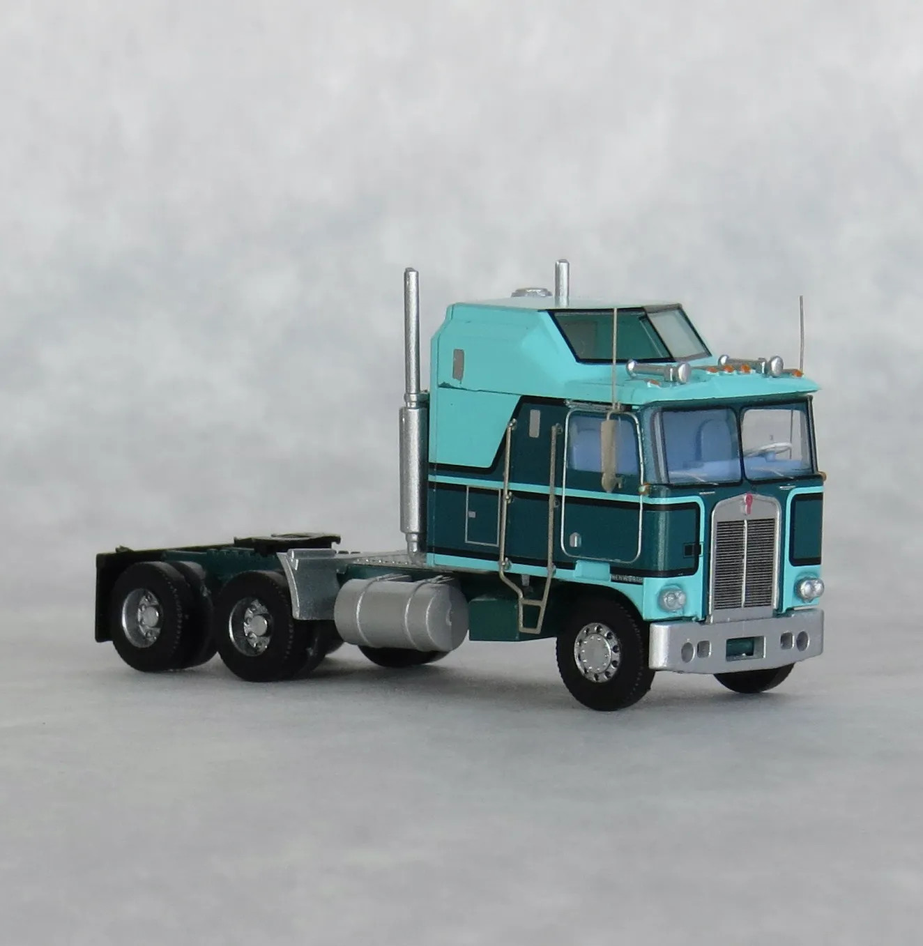 Trainworx N 41064 Kenworth K100 Tractor w/Aerodyne Sleeper Cab Potomac Green and Green