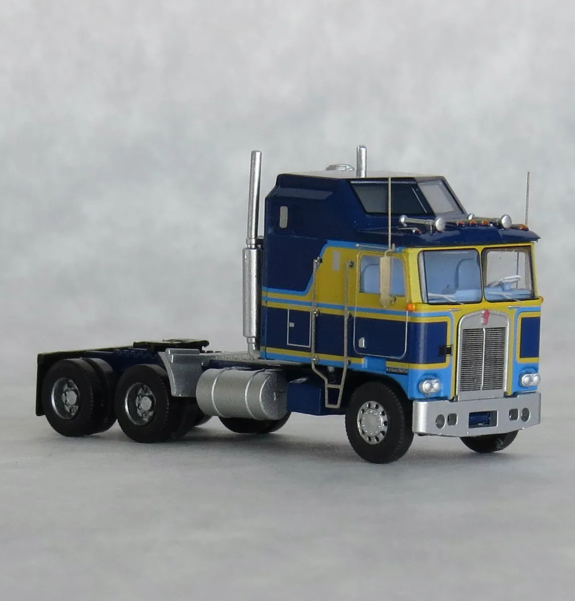Trainworx N 41066 Kenworth K100 Tractor w/Aerodyne Sleeper Cab Potomac Blue and Yellow