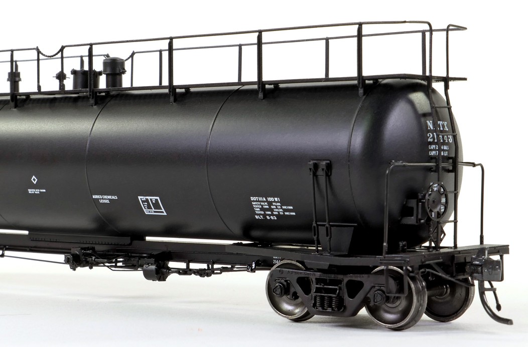 Tangent Scale Models HO 31013-01 NACC 1963-Design 20,500 Gallon Non-Insulated Tank Car 'Black Lease Repaint 1990+' NATX #21436
