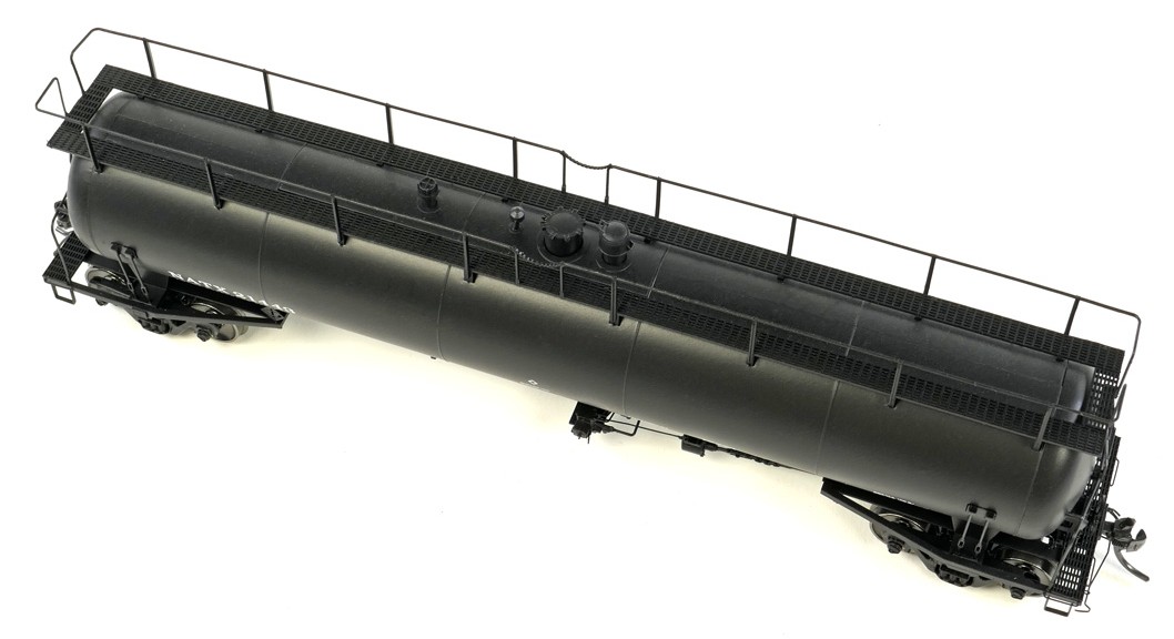 Tangent Scale Models HO 31013-01 NACC 1963-Design 20,500 Gallon Non-Insulated Tank Car 'Black Lease Repaint 1990+' NATX #21436