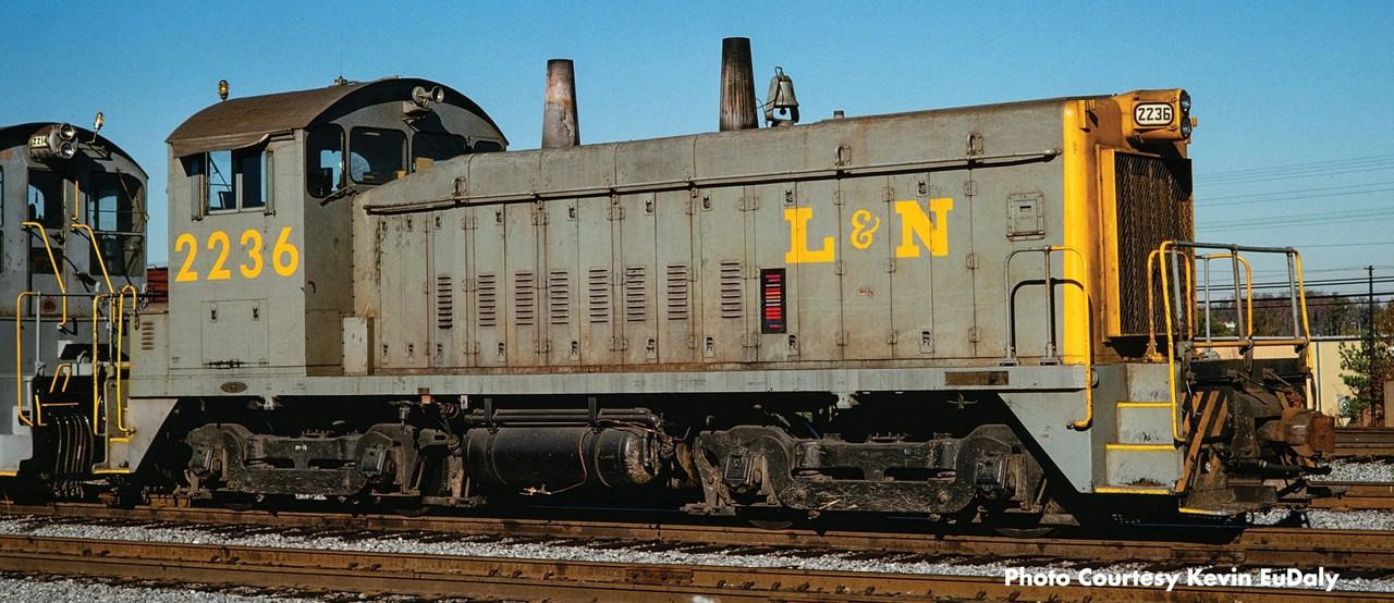 Rapido Trains Inc HO 27087 DCC Ready EMD SW9 Locomotive Louisville & Nashville 'Grey Scheme' L&N #2236