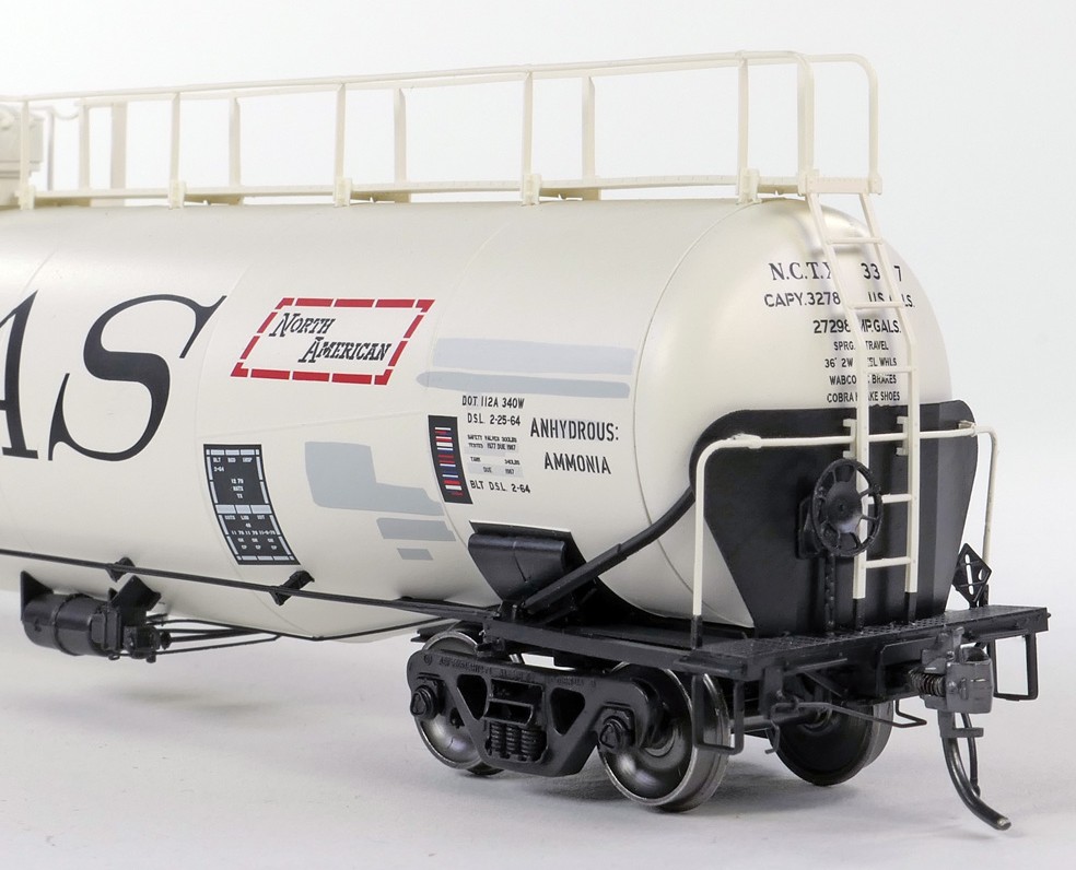 Tangent Scale Models HO 31163-02 NACC 1963 Design 33,000 Gallon Dual Diameter LPG/AA Tank Car NCTX 'Pacific 66 Calgary AB 1979+' NCTX #33017