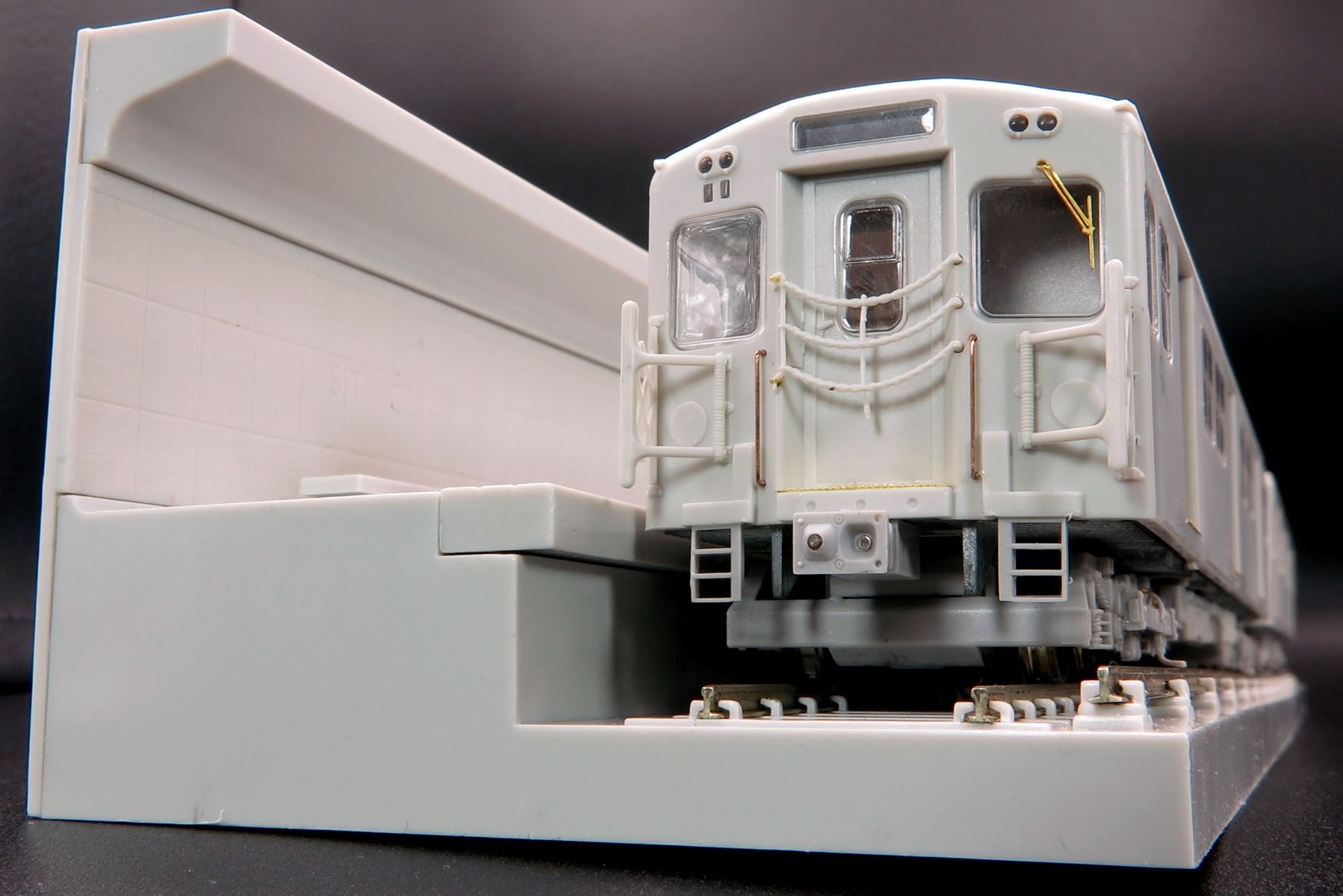 Rapido Trains Inc HO 206004 Unpowered TTC 'G-Class' Subway 'A-B'  2-car Train + Display Platform #5000+5001 2-Car Set