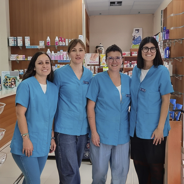 Interior de la Farmacia Fra, en A Coruña