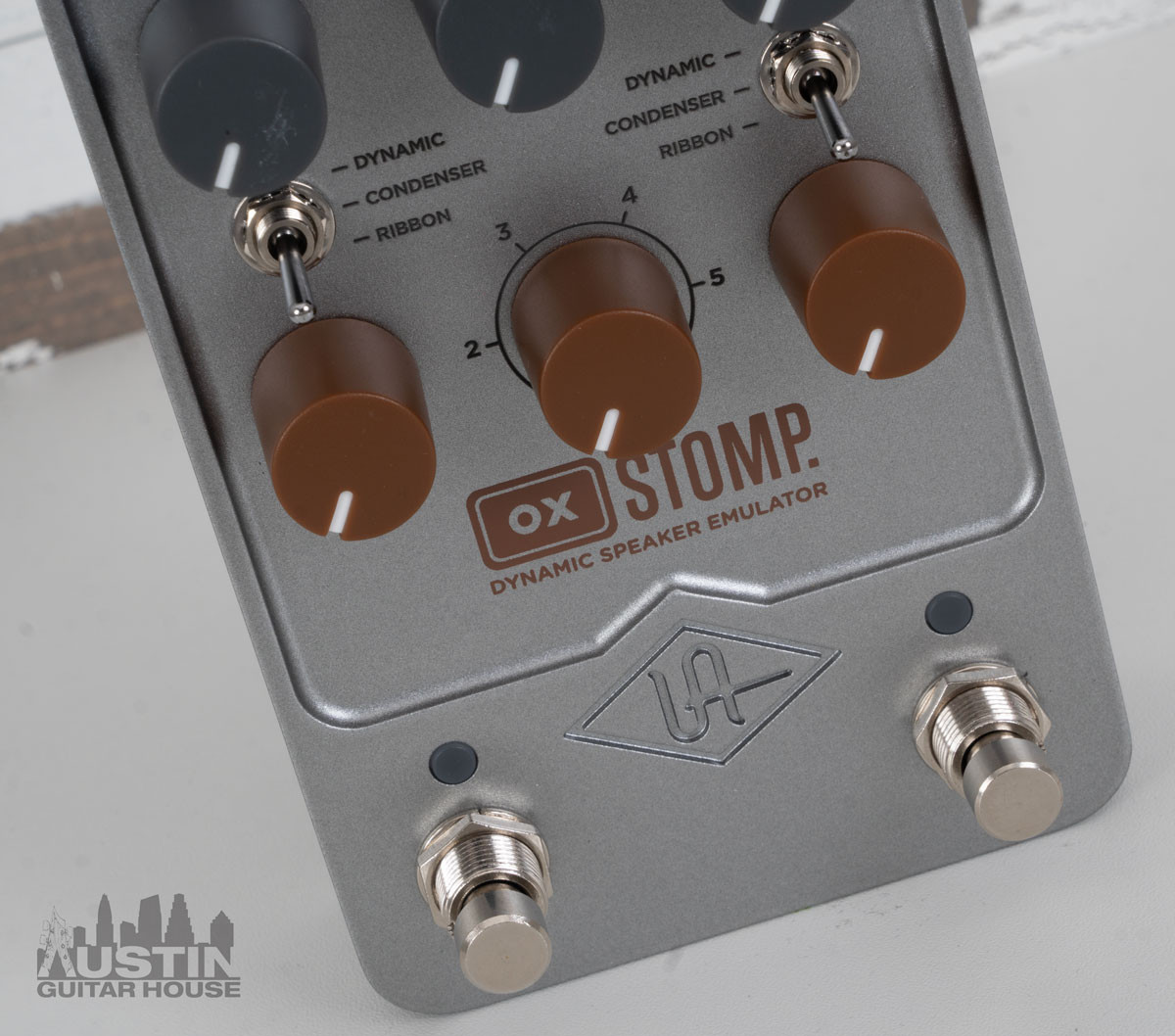 AGH | Universal Audio OX Stomp Dynamic Speaker Emulator