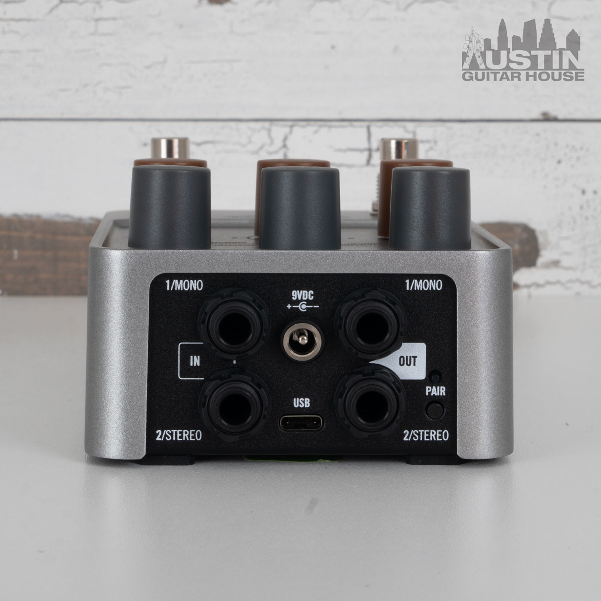 AGH | Universal Audio OX Stomp Dynamic Speaker Emulator